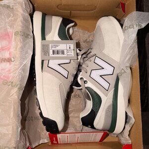 New Balance 574 Greens V2 Grey Green Mens Size 8 Sneakers MG574GG